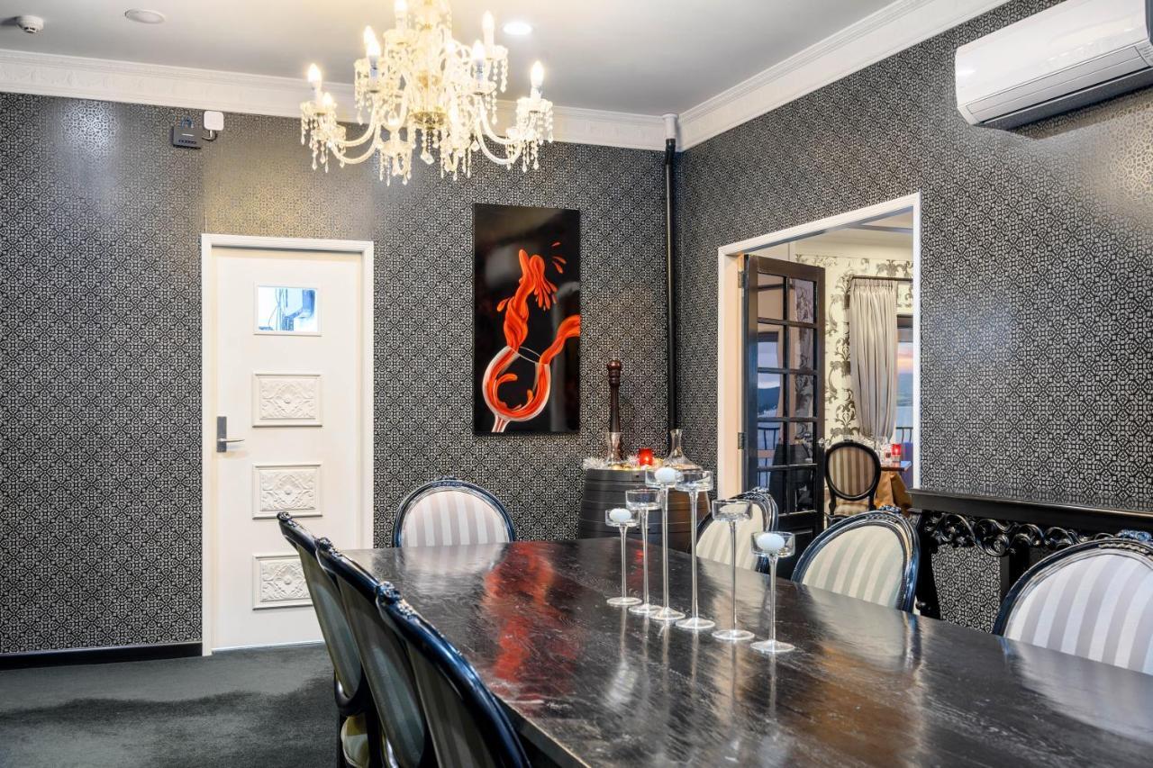 Black Swan Lakeside Boutique Hotel Роторуа Экстерьер фото
