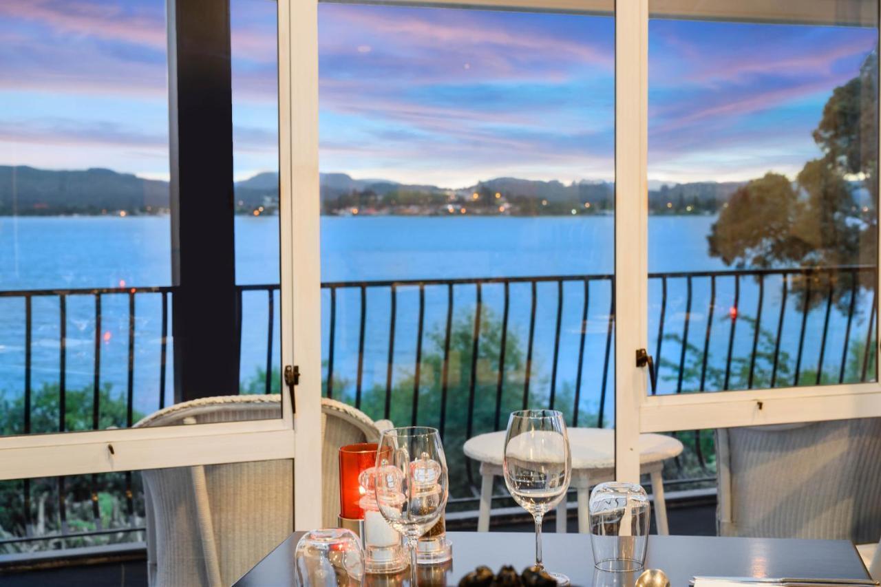 Black Swan Lakeside Boutique Hotel Роторуа Экстерьер фото