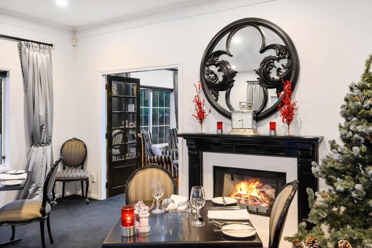 Black Swan Lakeside Boutique Hotel Роторуа Экстерьер фото