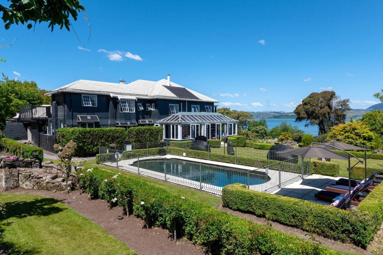 Black Swan Lakeside Boutique Hotel Роторуа Экстерьер фото