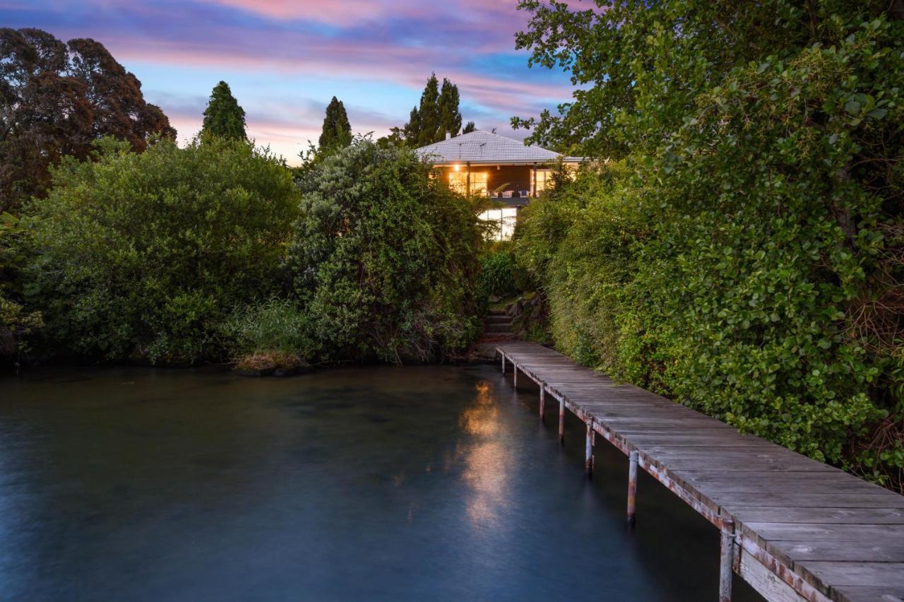 Black Swan Lakeside Boutique Hotel Роторуа Экстерьер фото