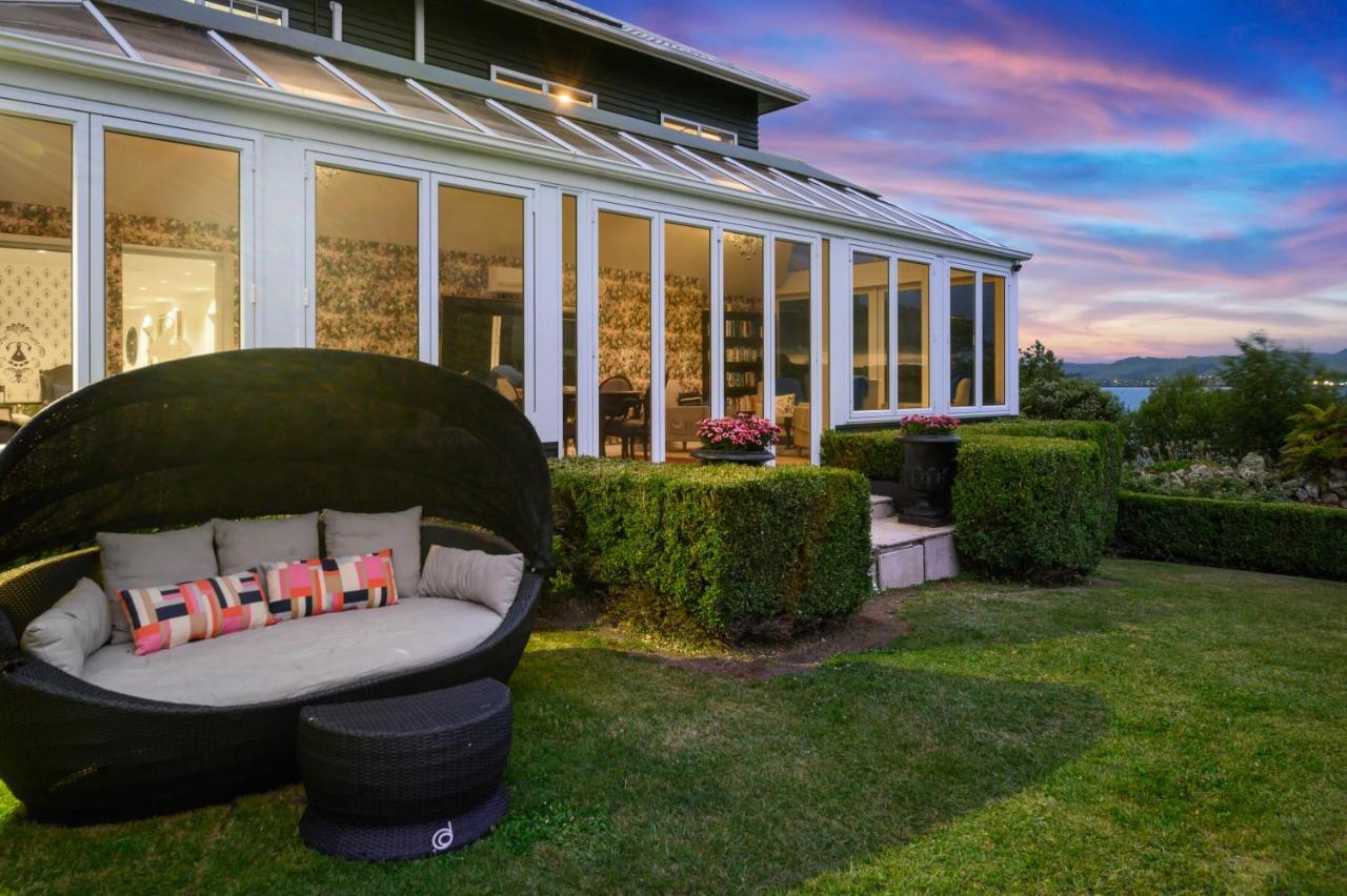 Black Swan Lakeside Boutique Hotel Роторуа Экстерьер фото