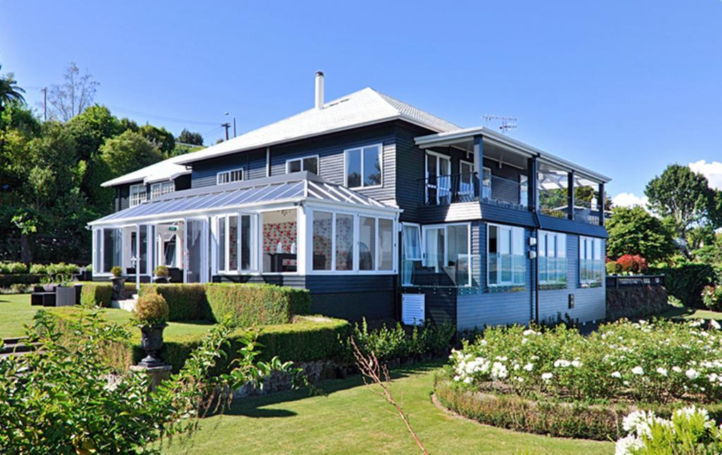 Black Swan Lakeside Boutique Hotel Роторуа Экстерьер фото