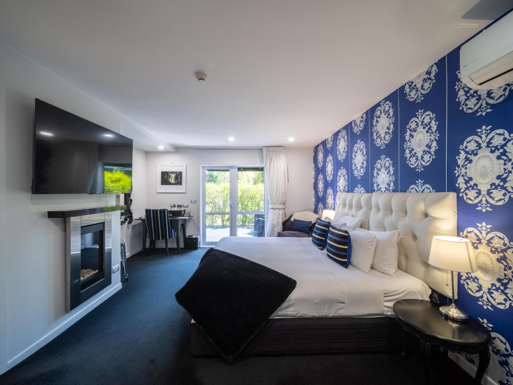 Black Swan Lakeside Boutique Hotel Роторуа Экстерьер фото