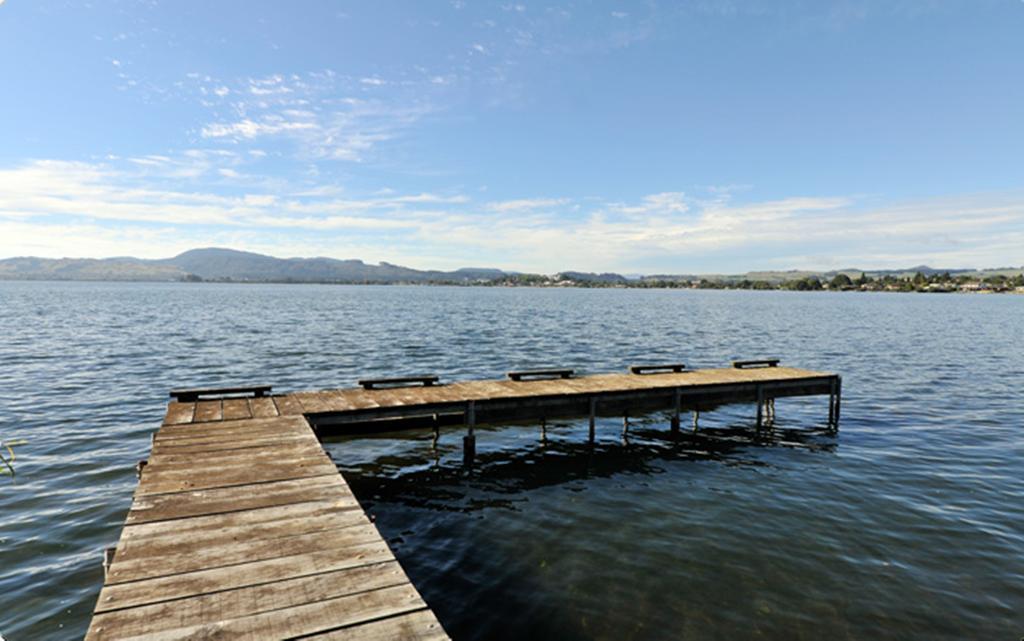 Black Swan Lakeside Boutique Hotel Роторуа Экстерьер фото