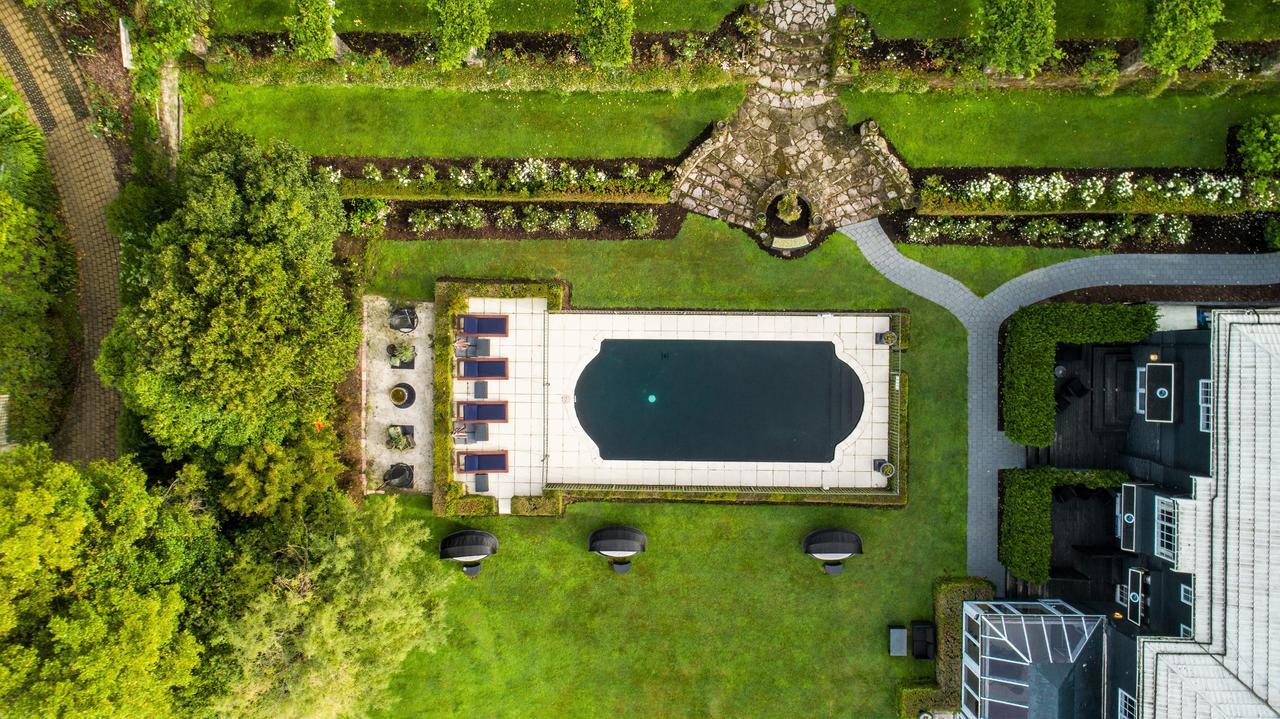 Black Swan Lakeside Boutique Hotel Роторуа Экстерьер фото